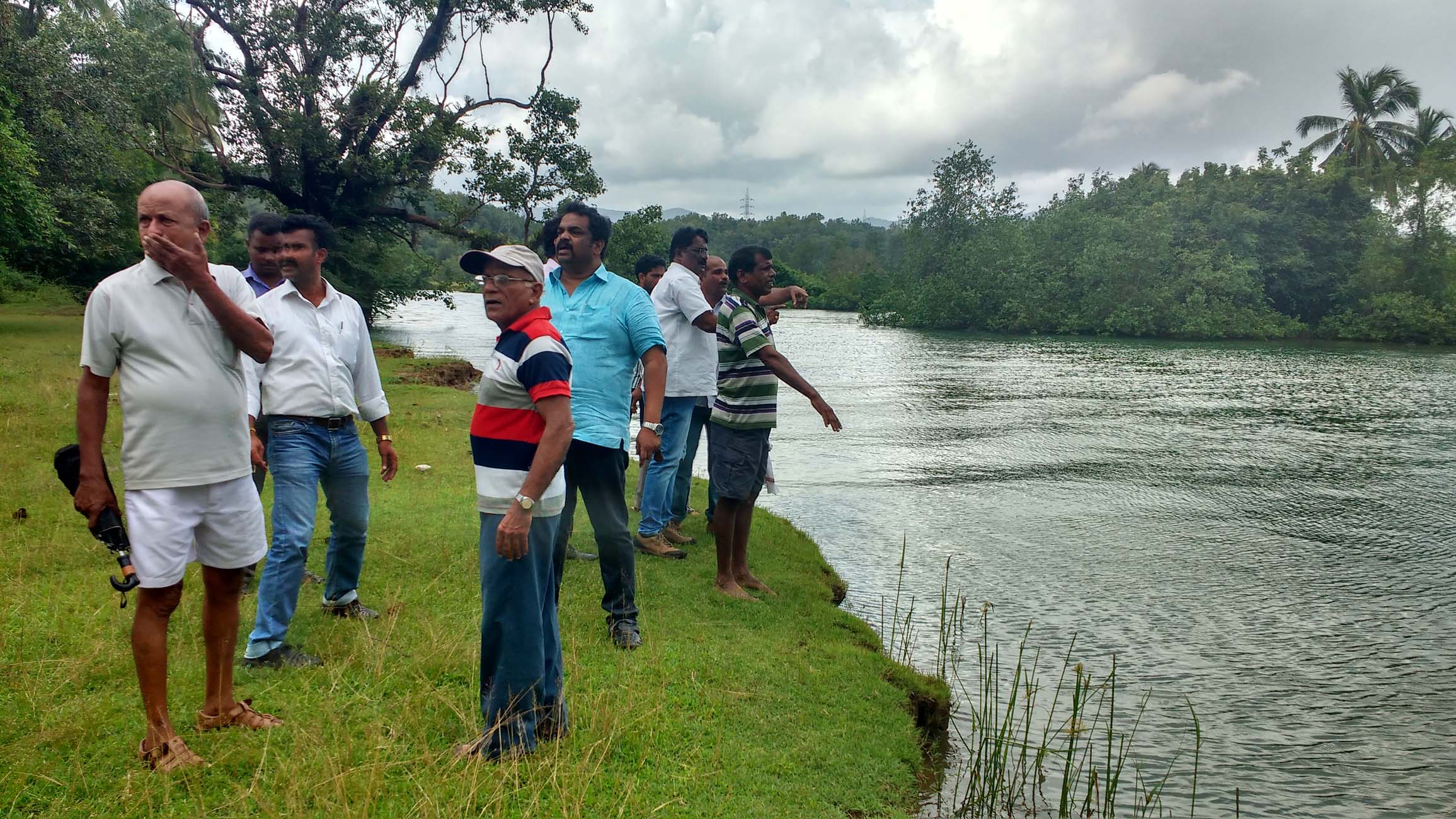 ಶಾಶ್ವತ ಸಂಪರ್ಕ ಸೇತುವೆ ನಿರ್ಮಾಣಕ್ಕೆ ಖಾರ್ಗೆ ಗ್ರಾಮಸ್ಥರ ಆಗ್ರಹ