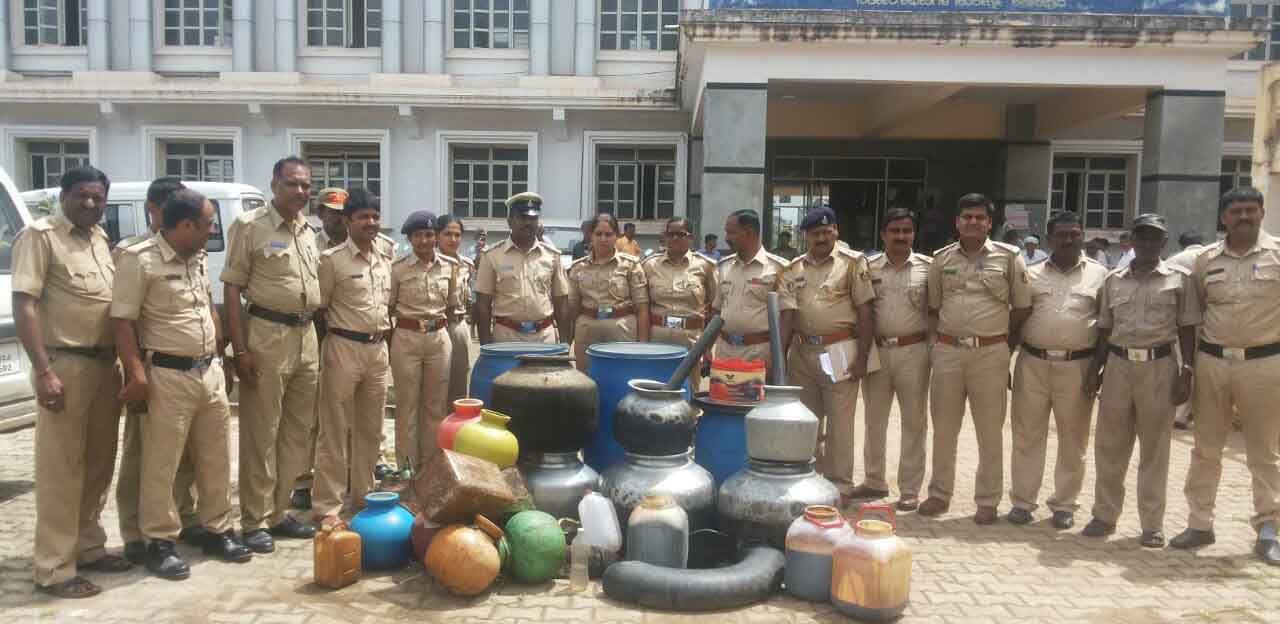 ಅಕ್ರಮ ಕಳ್ಳಭಟ್ಟಿ ಸಾರಾಯಿ: ಸೊತ್ತು ವಶ