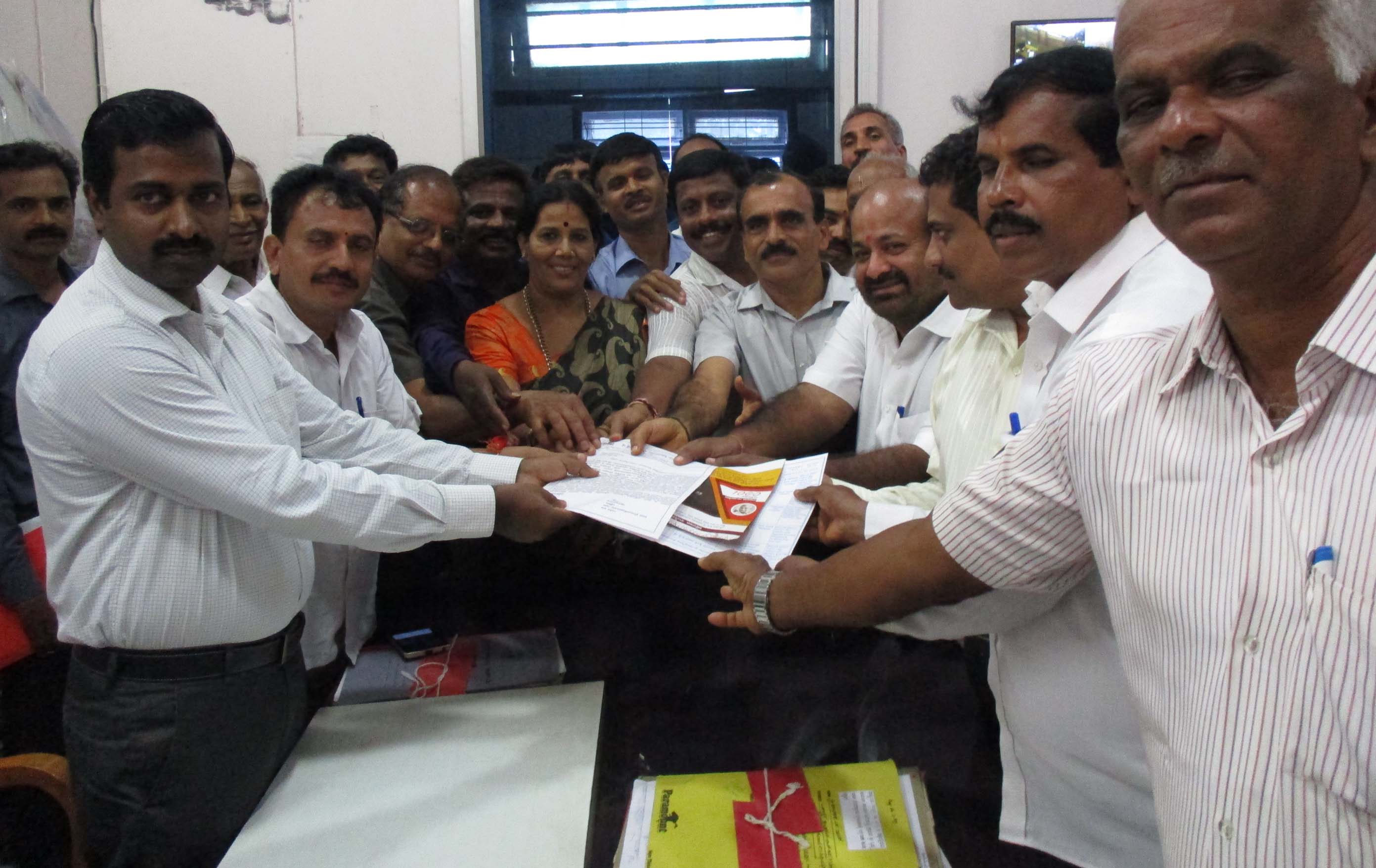 ಮದ್ಯ ಮಾರಾಟ ತಡೆಗೆ ಆಗ್ರಹಿಸಿ ಜಿಲ್ಲಾಧಿಕಾರಿಗೆ ಮನವಿ