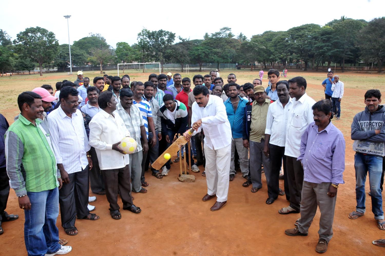 ವರ್ಷವಿಡೀ ದುಡಿಯುವ ವರ್ಗಕೆ ಹರ್ಷದ ದಿನಾಚರಣೆ:ಎಚ್.ಡಿ.ತಮ್ಮಯ್ಯ