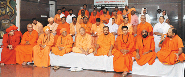 ಮೋದಿ ಮಧ್ಯಪ್ರವೇಶಕ್ಕೆ ಮಠಾಧೀಶರ ಆಗ್ರಹ