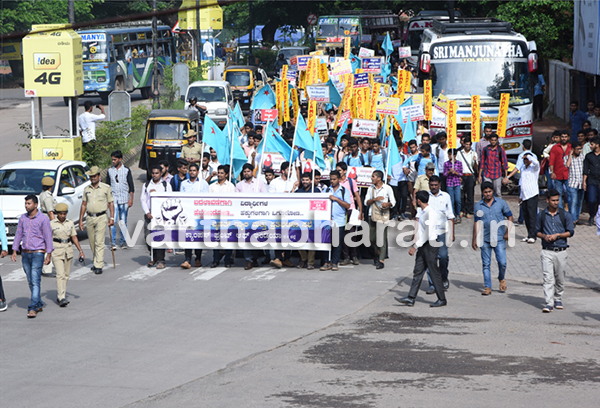 ವಿದ್ಯಾರ್ಥಿಗಳ ಮೇಲೆ ನಡೆಯುತ್ತಿರುವ ನಿರಂತರ ದೌರ್ಜನ್ಯವನ್ನು ವಿರೋಧಿಸಿ ಕ್ಯಾಂಪಸ್ ಫ್ರಂಟ್ ನಿಂದ ಪ್ರತಿಭಟನೆ