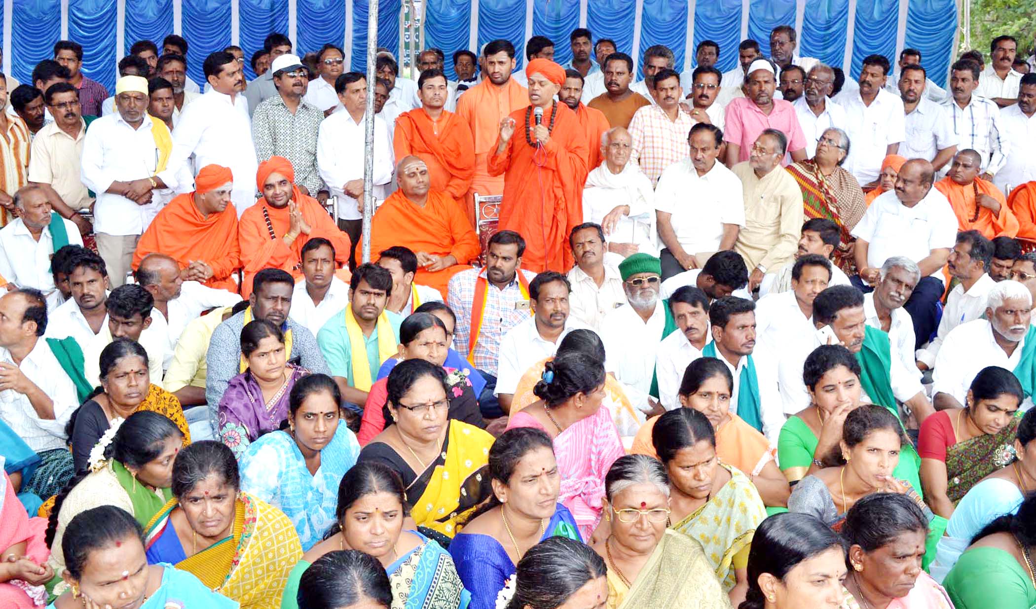 ಬೆಳೆನಷ್ಟಪರಿಹಾರ ನೀಡಲು ಸಿಎಂ ಭರವಸೆ