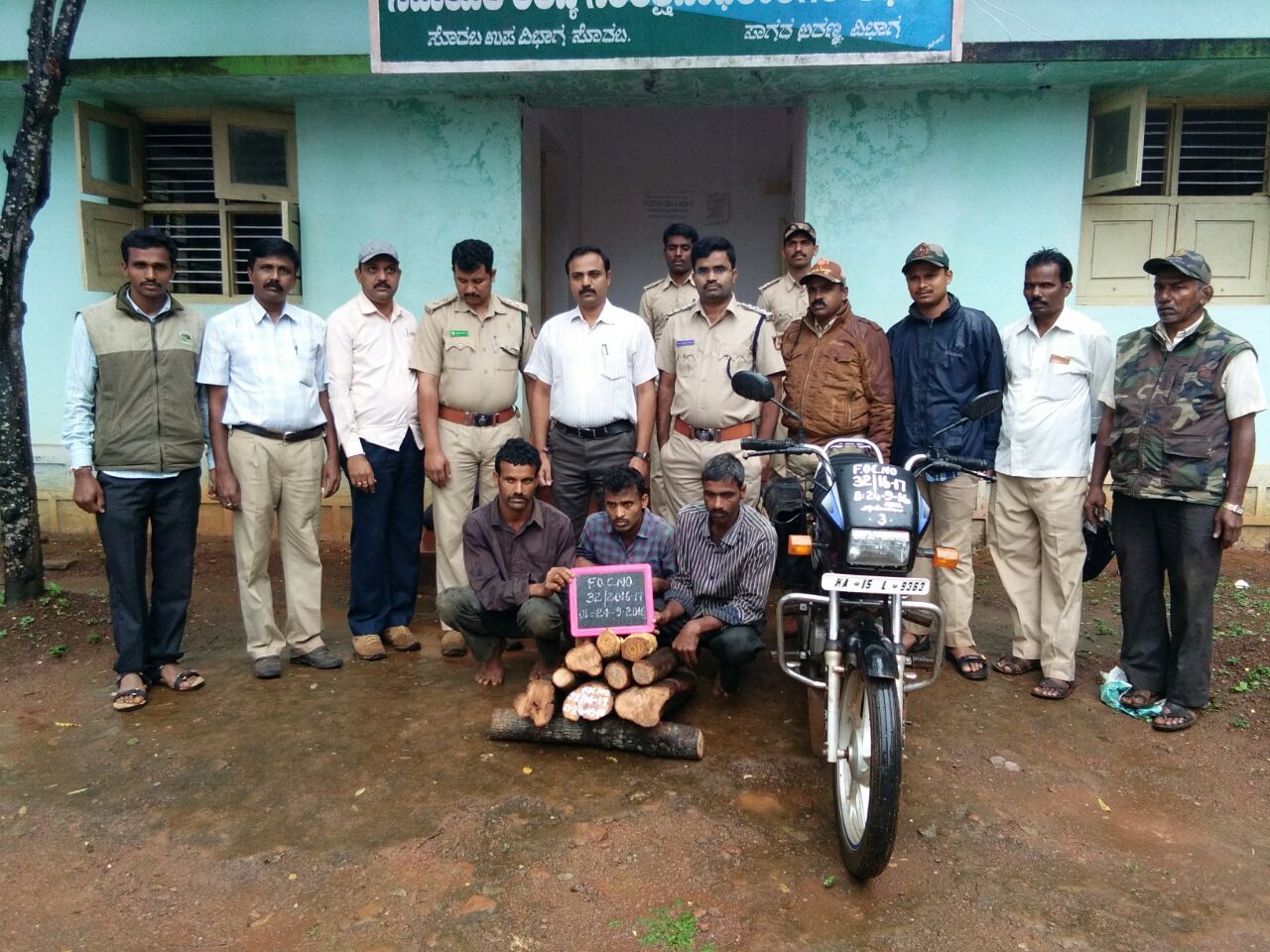 ಸೊರಬ: ಅಕ್ರಮ ಶ್ರೀಗಂಧ ಮರದ ದಿಮ್ಮಿ ಸಾಗಾಟ