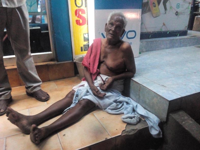 ಮಕ್ಕಳು ಉನ್ನತ ಸ್ಥಾನದಲ್ಲಿ, ತಂದೆ ಬೀದಿ ಬದಿಯಲ್ಲಿ… !