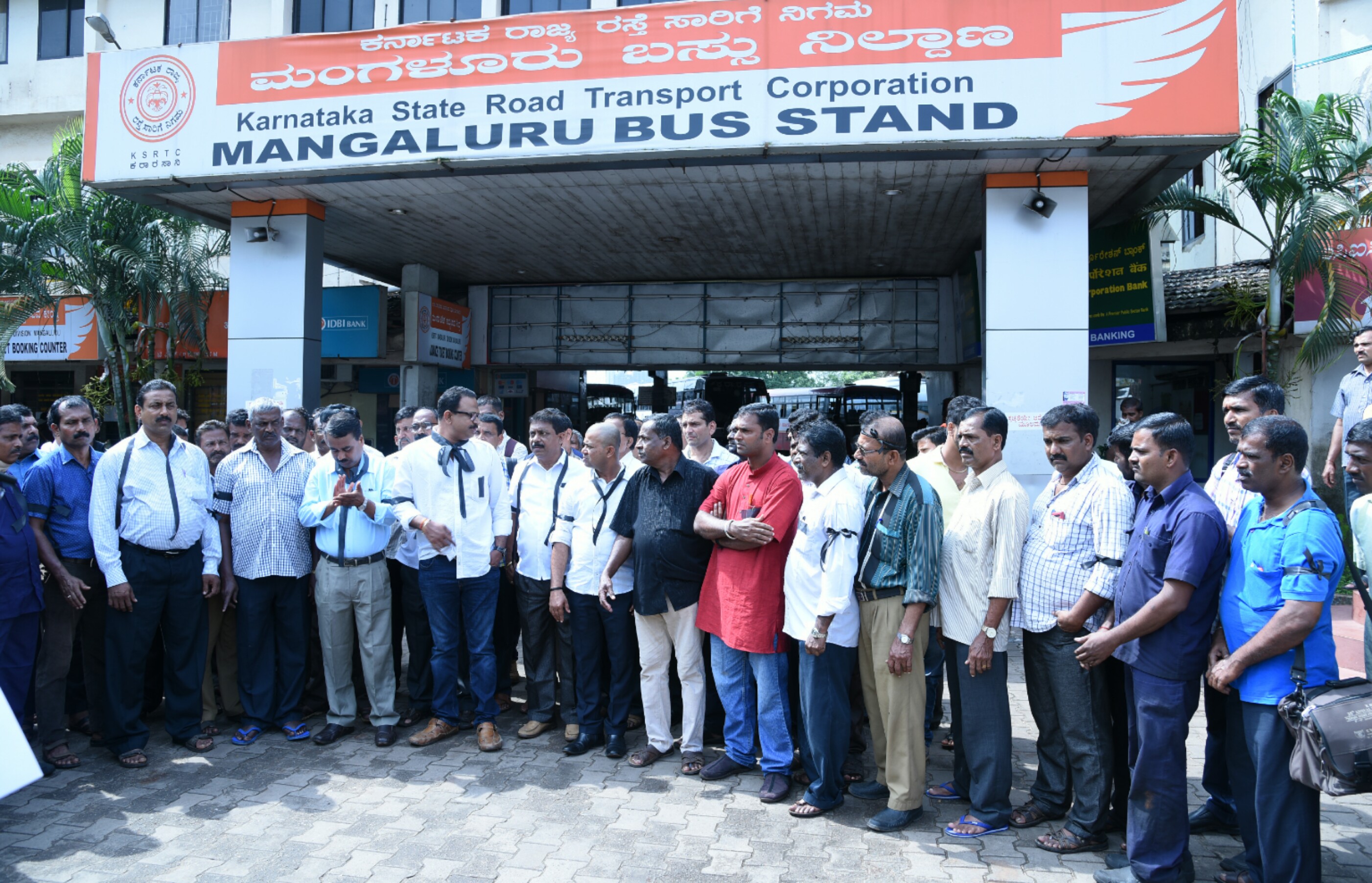 ಕೆಎಸ್ಸಾರ್ಟಿಸಿ ನಿರ್ವಾಹಕನ ಆತ್ಮಹತ್ಯೆ: ಪ್ರತಿಭಟನೆ