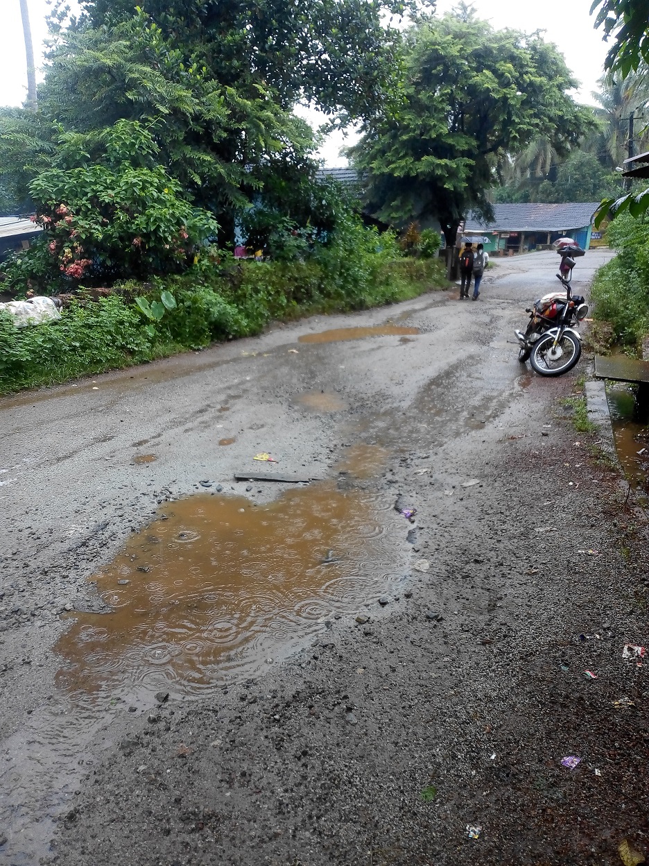 ಮರಳುಗಾರಿಕೆಯಿಂದ ರಸ್ತೆ ಹಾನಿ: ಗ್ರಾಮಸ್ಥರ ಆರೋಪ
