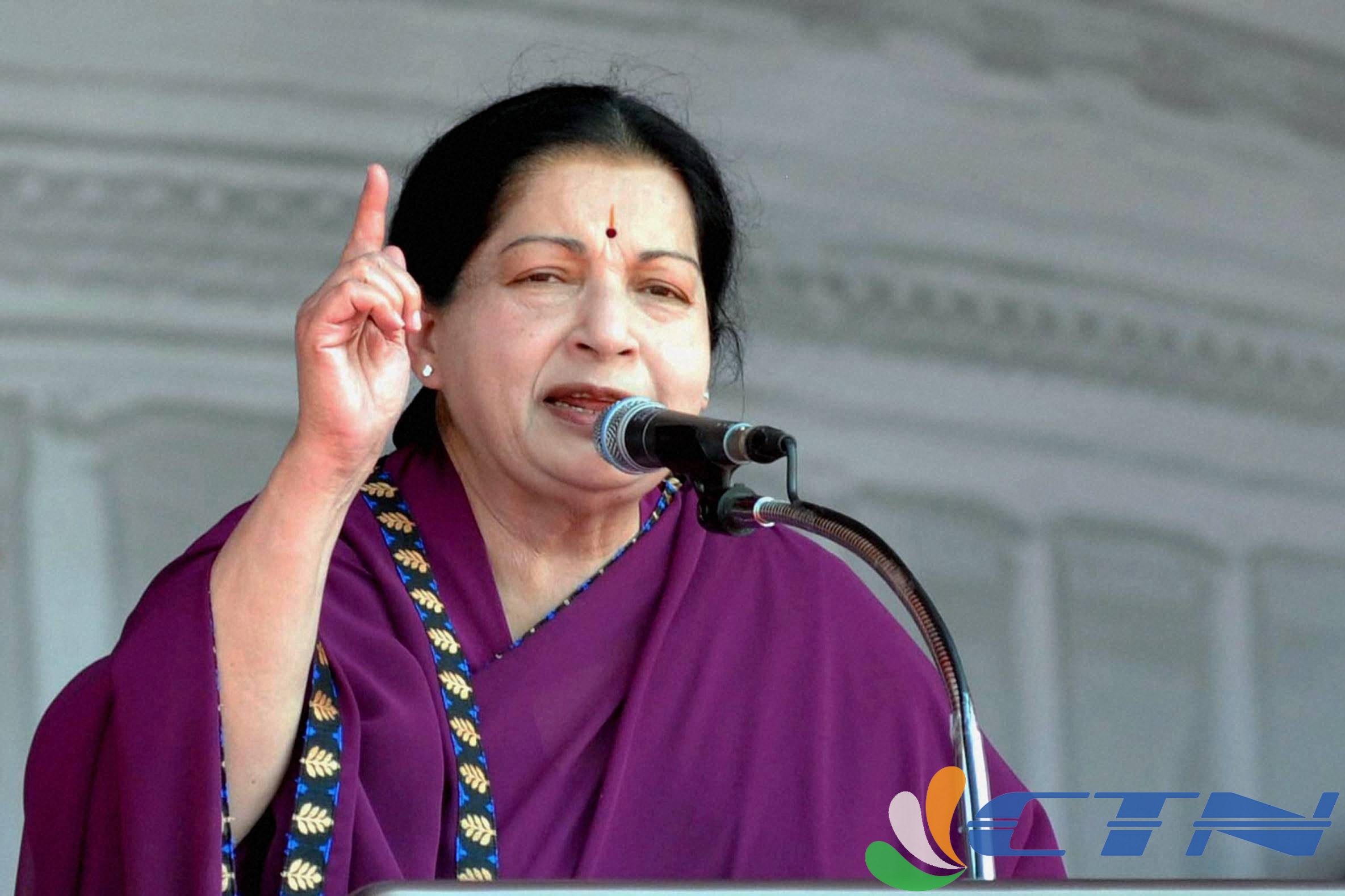 ಕರ್ನಾಟಕದಿಂದ ಸಂವಿಧಾನದ ಆಶಯದ ಉಲ್ಲಂಘನೆ: ಜಯಲಲಿತಾ