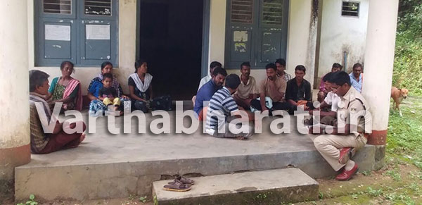 ಬಾಂಜಾರುಮಲೆ ಮಲೆಕುಡಿಯರ ಕಾಲನಿಗೆ ಡಿವೈಎಸ್ಪಿ ರವೀಶ್ ಭೇಟಿ