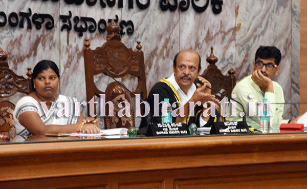 ಕೆಲಸ ಮಾಡಲಾಗದ ಅಧಿಕಾರಿಗಳು ನಮಗೆ ಬೇಡವೆಂದ ಮೇಯರ್!