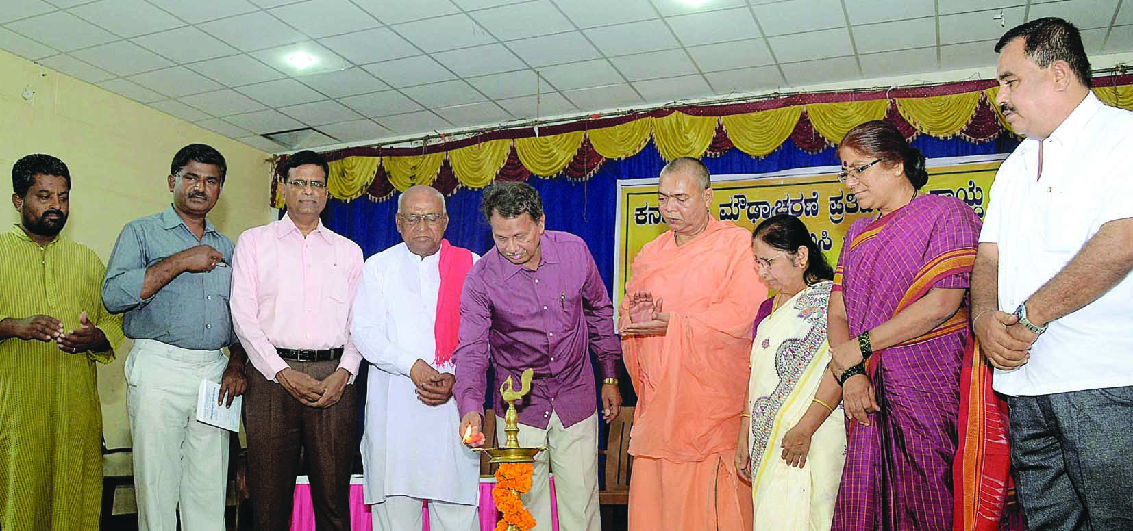 ಮೌಢ್ಯಾಚರಣೆ ಕಾಯ್ದೆಜಾರಿಯ ವಿರುದ್ಧ ಬ್ಲ್ಯಾಕ್ ಮೇಲ್ ತಂತ್ರ: ನಿಡುಮಾಮಿಡಿ ಶ್ರೀ