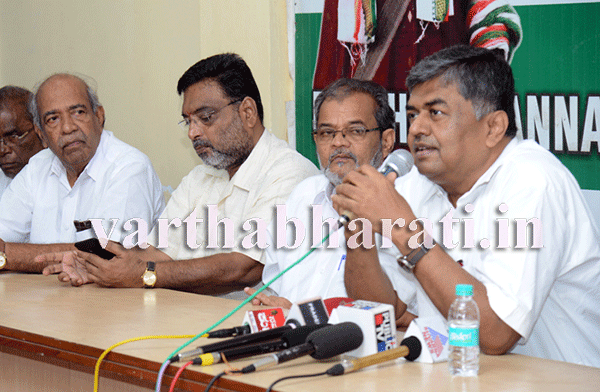 ‘‘ಸಮಾಜಘಾತುಕ ಕೃತ್ಯ ಎಸಗುತ್ತಿರುವ ‘ಗೋರಕ್ಷಕ’ರೆಂಬ ಸೂತ್ರಧಾರರನ್ನು ಬಂಧಿಸಿದರೆ ಹಿಂಸಾಚಾರಕ್ಕೆ ಕಡಿವಾಣ ಸಾಧ್ಯ’’