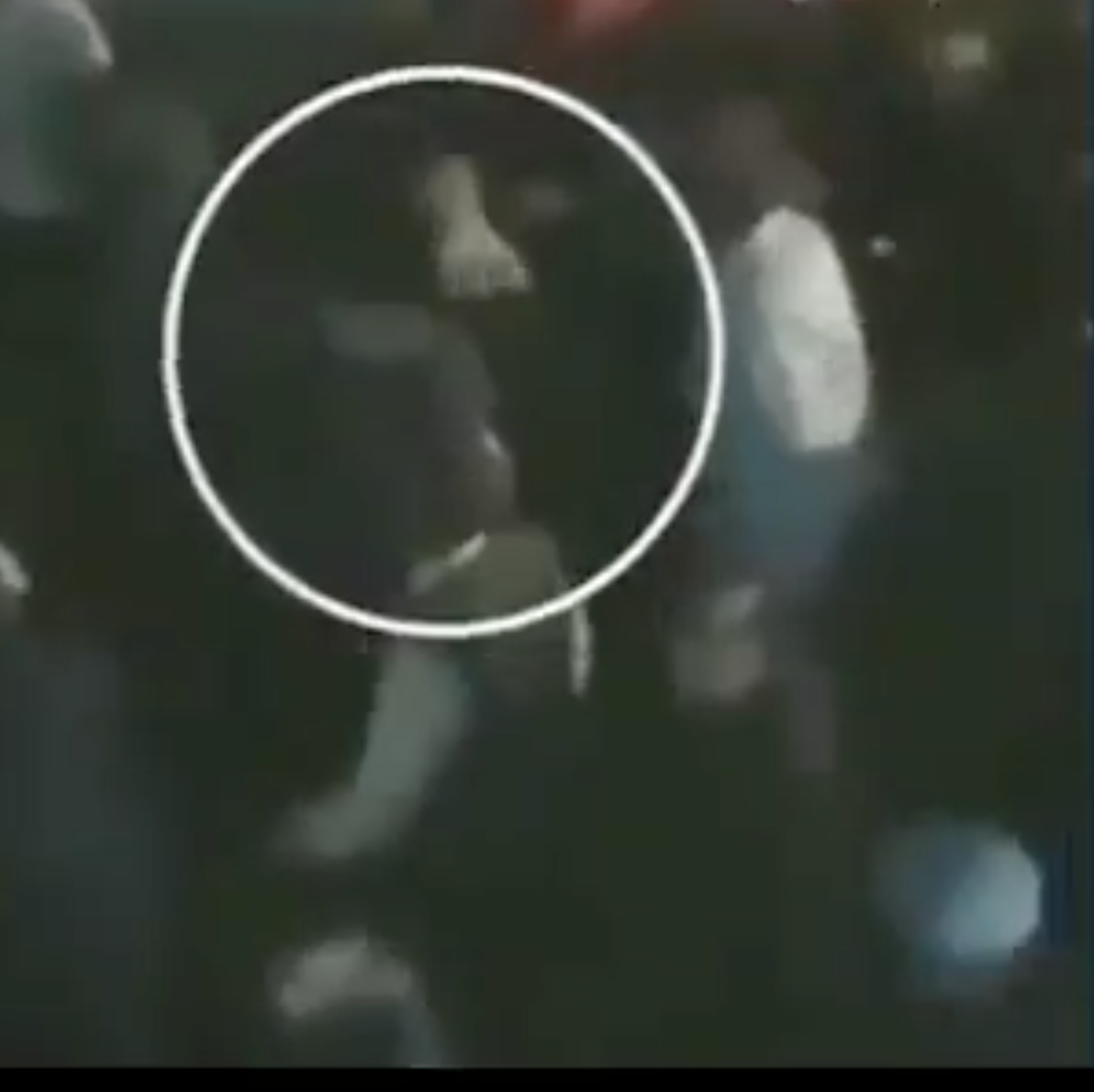 ದೇಶದ ಅಧ್ಯಕ್ಷರನ್ನೇ ಅಟ್ಟಾಡಿಸಿಕೊಂಡು ಹೋದ ಪ್ರತಿಭಟನಾಕಾರರು !