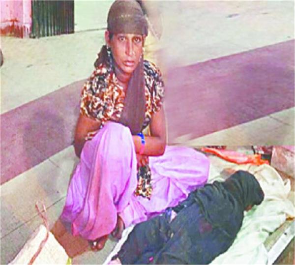 ಆ್ಯಂಬುಲನ್ಸ್‌ಗಾಗಿ ಪರದಾಡಿ ರಾತ್ರಿಯಿಡೀ ಆಸ್ಪತ್ರೆಯ ಹೊರಗೆ ಮಗಳ ಶವದೊಂದಿಗೆ ಕಳೆದ ತಾಯಿ