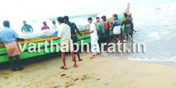 ಕಾಸರಗೋಡು: ಕೀಯೂರು ಅಳಿವೆ ಬಾಗಿಲಿನಲ್ಲಿ  ಮತ್ತೊಂದು ದೋಣಿ ಅಪಘಾತ