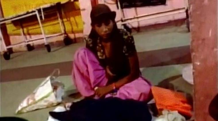 ಹಣವಿಲ್ಲದೆ ಮಗುವಿನ  ಮೃತದೇಹವನ್ನು ಮಡಿಲಲ್ಲಿಟ್ಟು ರಾತ್ರಿ ಕಳೆದ ತಾಯಿ..!