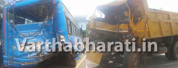 ಬಸ್‌ಗೆ ಹಿಂಬದಿಯಿಂದ ಢಿಕ್ಕಿ ಹೊಡೆದ ಲಾರಿ: ಲಾರಿ ಚಾಲಕ ಗಂಭೀರ