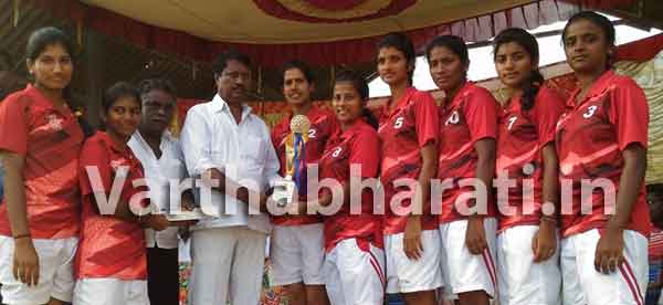 ಆಳ್ವಾಸ್‌ಗೆ ಮಹೇಂದ್ರನ್ ಸ್ಮಾರಕ ಬಾಲ್‌ಬ್ಯಾಡ್ಮಿಂಟನ್ ಪ್ರಶಸ್ತಿ