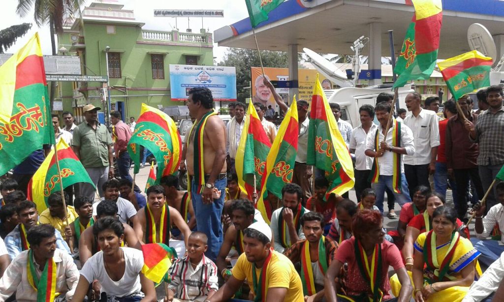 ಸುಪ್ರೀಂ ಆದೇಶ ವಿರೋಧಿಸಿ ಮಂಡ್ಯ  ಜಿಲ್ಲಾ ಬಂದ್  ;ಬೆಂಗಳೂರು , ಮೈಸೂರಿನಲ್ಲೂ    ಪ್ರತಿಭಟನೆ