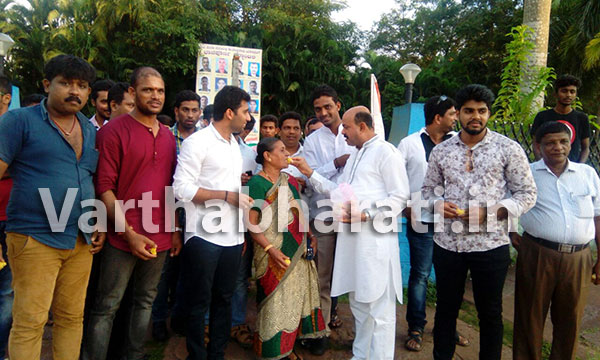 ಸೀಮಿತ ಕಾರ್ಯಾಚರಣೆ: ಶಾಸಕ ಮೊಯ್ದಿನ್ ಬಾವರಿಂದ ಸಂಭ್ರಮಾಚರಣೆ