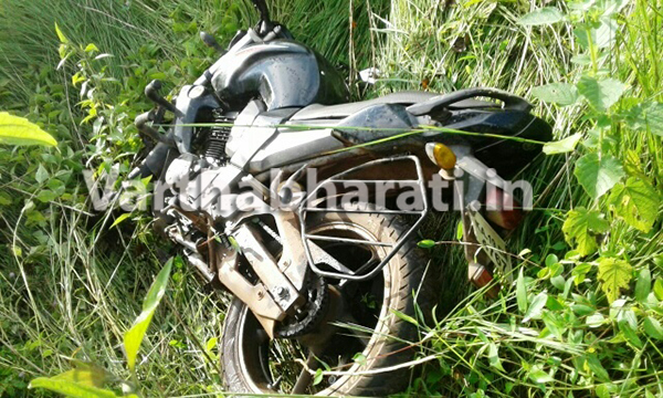 ಪೆಟ್ರೋಲ್ ಖಾಲಿಯಾಗಿ ಕಳ್ಳರಿಂದ ಬಚಾವಾದ ಬೈಕ್