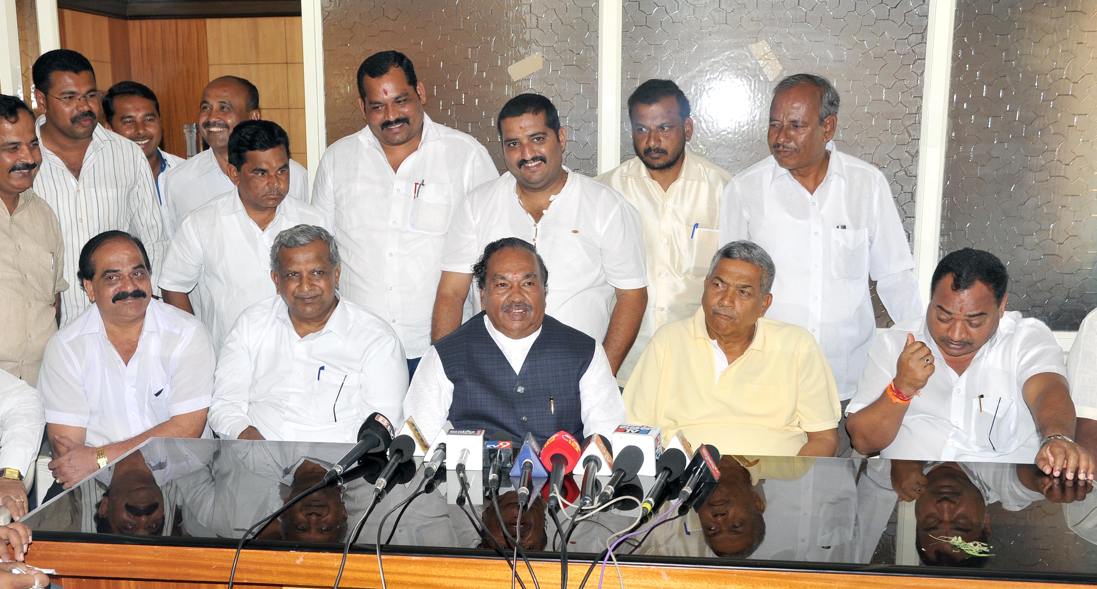 ವರಿಷ್ಠರಿಗೆ ಕವಡೆಕಾಸಿನ ಕಿಮ್ಮತ್ತು ನೀಡದ ಈಶ್ವರಪ್ಪ: ಬ್ರಿಗೇಡ್ ಮುಂದುವರಿಸಲು ಪಟ್ಟು