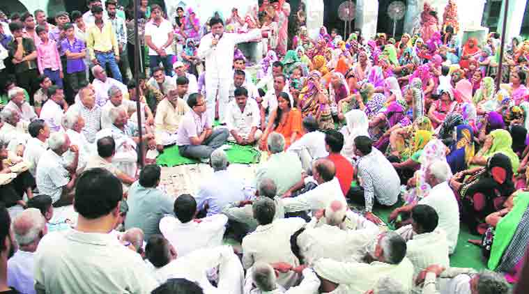 ದಾದ್ರಿ: ಊರಲ್ಲೇ ಇರದಿದ್ದ ಅಖ್ಲಾಕ್ ಸೋದರನ ಬಂಧನಕ್ಕೆ ಸ್ಥಳೀಯರ ಆಗ್ರಹ ದಾದ್ರಿ: ಊರಲ್ಲೇ ಇರದಿದ್ದ ಅಖ್ಲಾಕ್ ಸೋದರನ ಬಂಧನಕ್ಕೆ ಸ್ಥಳೀಯರ ಆಗ್ರಹ