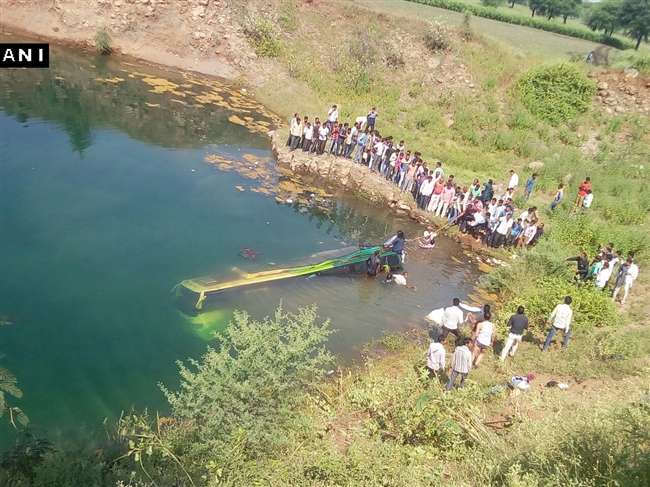 ಮಧ್ಯಪ್ರದೇಶ:ಪ್ರಪಾತಕ್ಕೆ ಉರುಳಿದ ಬಸ್