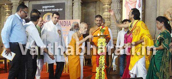 ಇಂದ್ರಿಯ, ಮನಸ್ಸುಗಳ ಹತೋಟಿಗೆ ಯೋಗ ಪ್ರಮುಖ ಸಾಧನ: ಪೇಜಾವರಶ್ರೀ