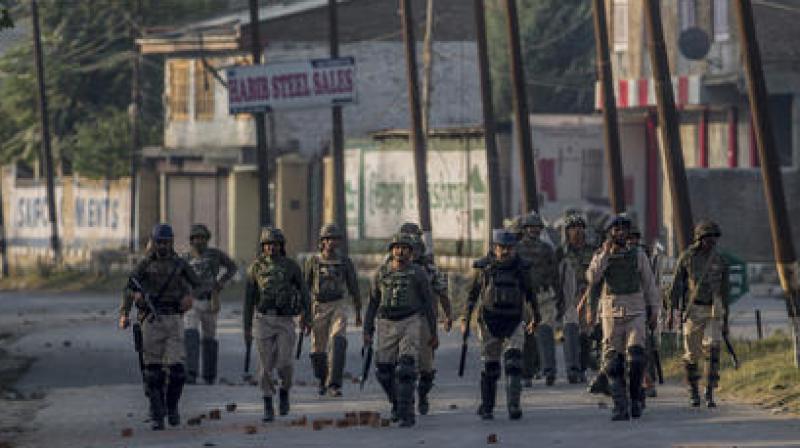 ಉಗ್ರರ  ಗುಂಡಿನ ದಾಳಿ ; ಇಬ್ಬರು  ಎಸ್ ಎಸ್ ಬಿ ಯೋಧರು  ಹುತಾತ್ಮ, 8 ಮಂದಿಗೆ ಗಾಯ