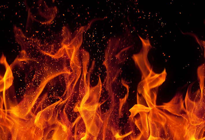 ಬೆಂಕಿಯಿಂದ ಮೂವರನ್ನು ರಕ್ಷಿಸಿದ ಮಹಿಳಾ ಅಗ್ನಿಶಾಮಕ ಅಧಿಕಾರಿ