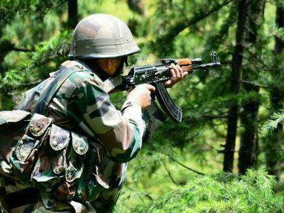 ಕಾಶ್ಮೀರ:ಪೊಲೀಸರಿಂದ ಐದು ರೈಫಲ್‌ಗಳನ್ನು ಕಿತ್ತುಕೊಂಡ ಭಯೋತ್ಪಾದಕರು