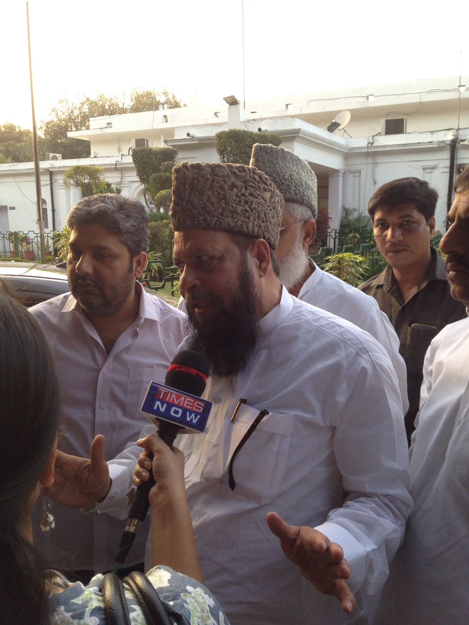  ಮುಸ್ಲಿಮ್ ಮಹಿಳೆಯರ ಬಗ್ಗೆ ತಲೆಕೆಡಿಸಿಕೊಳ್ಳುವ ಮೊದಲು ಮೋದಿ ತನ್ನ ಪತ್ನಿಯ ಬಗ್ಗೆ ಯೋಚಿಸಲಿ 