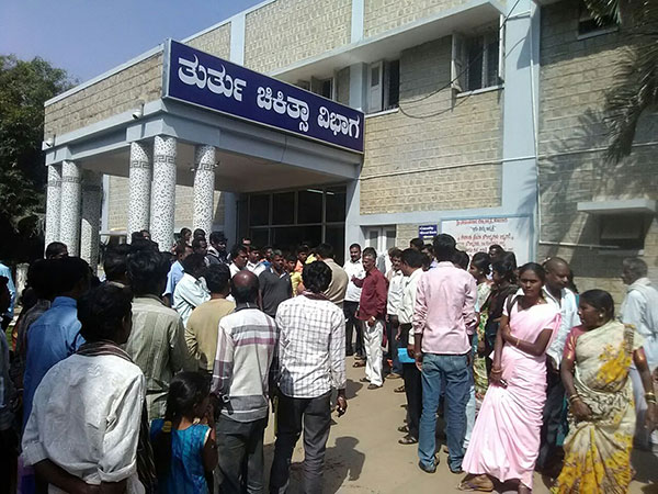 ಕೋಲಾರ ಜಿಲ್ಲಾಸ್ಪತ್ರೆಯಲ್ಲಿ ತಂಡಗಳ ನಡುವೆ ಮಾರಾಮಾರಿ