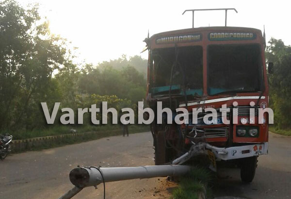 ಸುರತ್ಕಲ್ : ಡಿವೈಡರ್ ಮೇಲೇರಿದ ಟ್ಯಾಂಕರ್