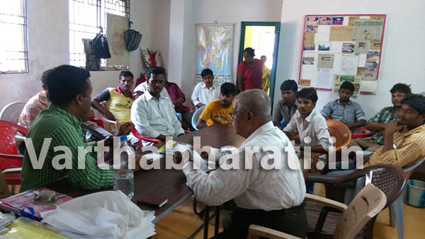 ಬೀದಿಬದಿ ವ್ಯಾಪಾರಿಗೆ ಹಲ್ಲೆ: ಅಧಿಕಾರಿ ವಿರುದ್ಧ ಕ್ರಮಕ್ಕೆ ಆಗ್ರಹ