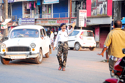 ಟ್ರಾಫಿಕ್ ಸ್ವಯಂಸೇವಕ ಇನ್ನು ಟ್ರಾಫಿಕ್ ವಾರ್ಡನ್!