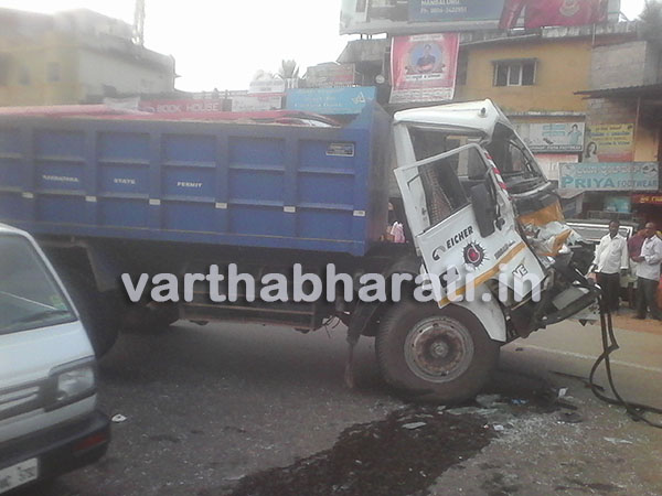 ಫರಂಗಿಪೇಟೆ ಸರಣಿ ಅಪಘಾತ: ಅಕ್ರಮ ಮರಳು ಸಾಗಾಟದ ಲಾರಿಯ ಚಾಲಕನಿಗೆ ಗಾಯ