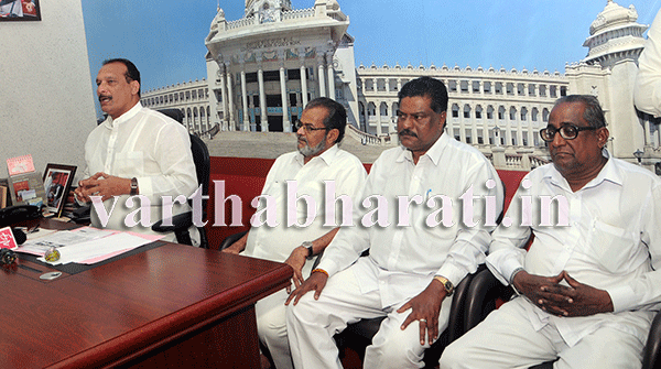 ರುದ್ರೇಶ್ ಹತ್ಯೆ ಪ್ರಕರಣಕ್ಕೆ ರಾಜಕೀಯ ಬಣ್ಣ ಬೇಡ: ಐವನ್