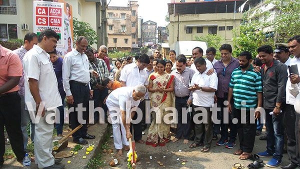 ಕಂಕನಾಡಿ ಬಿಎಸ್ಸೆನ್ನೆಲ್ ರಸ್ತೆಯ ಒಳಚರಂಡಿಗೆ ಗುದ್ದಲಿ ಪೂಜೆ