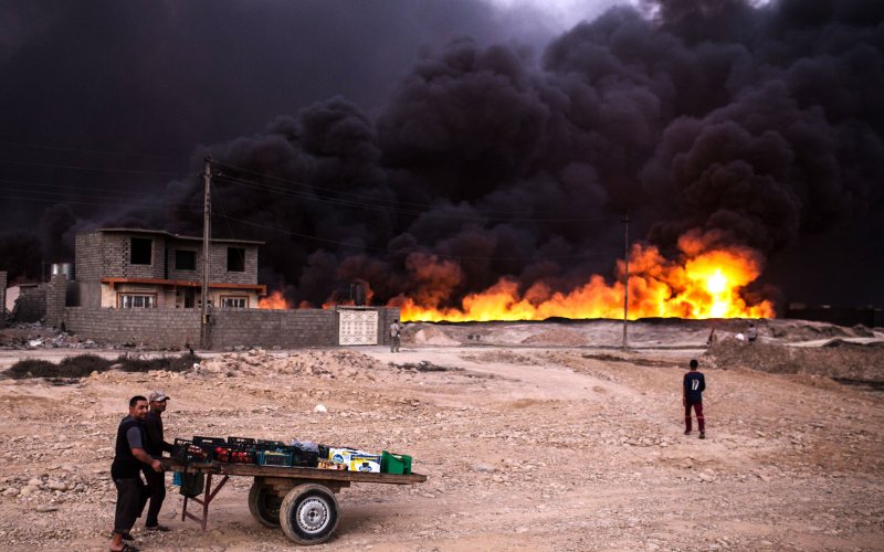 ಸೈನಿಕರನ್ನು ತಡೆಯಲು ಗಂಧಕದ ಗಣಿಗೆ ಬೆಂಕಿ ಕೊಟ್ಟ ಐಸಿಸ್ ಉಗ್ರರು