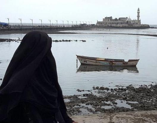 ಹಾಜಿ ಅಲಿ ದರ್ಗಾಕ್ಕೆ ಮಹಿಳೆಯರ ಪ್ರವೇಶಕ್ಕೆ ಅಸ್ತು