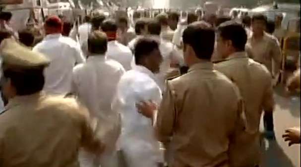 ಉತ್ತರಪ್ರದೇಶ: ಮುಖ್ಯಮಂತ್ರಿ ಅಖಿಲೇಶ್‌ರನ್ನು ಪಾರ್ಟಿಯಿಂದ ಹೊರದಬ್ಬುವ ಸಾಧ್ಯತೆ