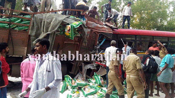 ಭೀಕರ ರಸ್ತೆ ಅಪಘಾತಕ್ಕೆ ಐವರು ಬಲಿ