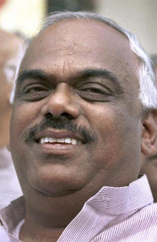 804 ಮಂದಿ ವೈದ್ಯರು ಸೇರಿದಂತೆ 2733 ಸಿಬ್ಬಂದಿ ವಜಾ: ಆರೋಗ್ಯ ಸಚಿವ ರಮೇಶ್ ಕುಮಾರ್