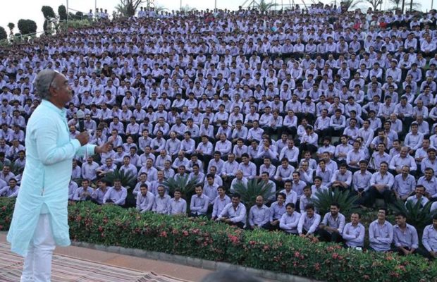 ಕಾರು, ಮನೆ, ಒಡವೆಗಳ ದೀಪಾವಳಿ ಬೋನಸ್ ನೀಡಿದ್ದ ಧೋಲಾಕಿಯಾ ಮತ್ತೆ ಸುದ್ದಿಯಲ್ಲಿ  !