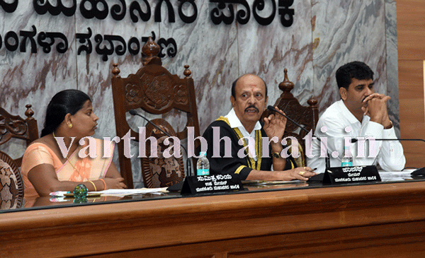 ರಸ್ತೆ ದುರಸ್ತಿಯಲ್ಲಿ ನಿರ್ಲಕ್ಷ: ವಾರದೊಳಗೆ ವರದಿಗೆ ಮೇಯರ್ ಆದೇಶ