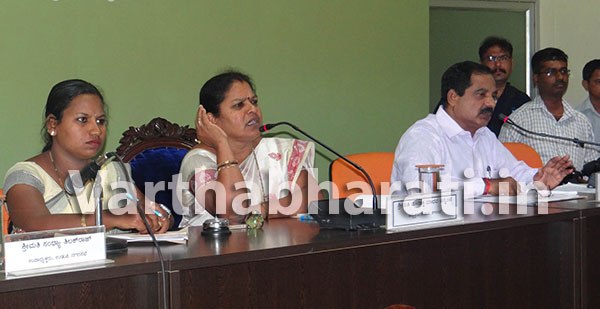 ತಳ್ಳುಗಾಡಿಗಳ ವಿರುದ್ಧ ನಗರಸಭೆ- ಪೊಲೀಸ್ ಇಲಾಖೆ ಜಂಟಿ ಕಾರ್ಯಾಚರಣೆ