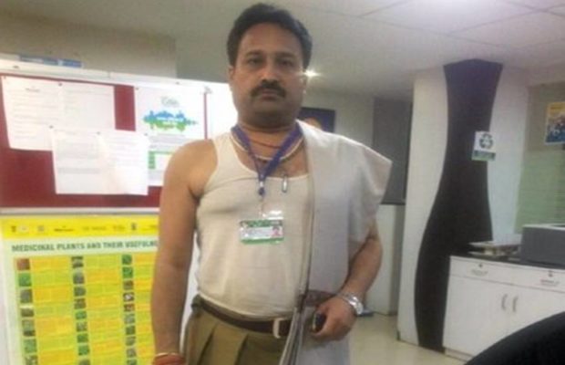 ರಸ್ತೆಗಾಗಿ ಈ ಬಿಜೆಪಿ ಶಾಸಕ ಮಾಡಿದ್ದೇನು ನೋಡಿ