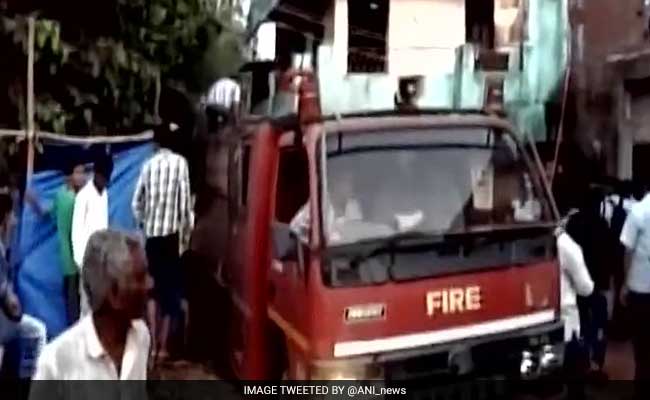 ವಡೋದರಾದಲ್ಲಿ  ಪಟಾಕಿ ಅಂಗಡಿಗೆ ಬೆಂಕಿ ಬಿದ್ದು 8 ಸಾವು